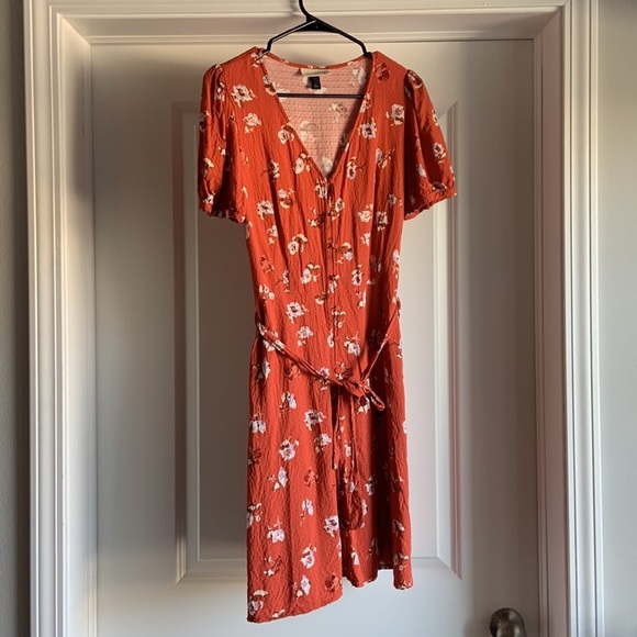 Universal Thread Coral Short Sleeve Dress Mini‎ Floral Wrap - Picture 2 of 11